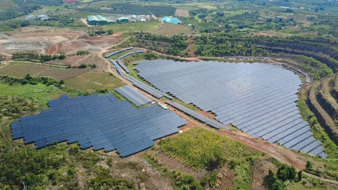 Revitalizing Abandoned Mine Resources – Midea New Energy’s Large-Scale Ground-Mounted Grid-Connected PV Power Station in Chengmai, Hainan
